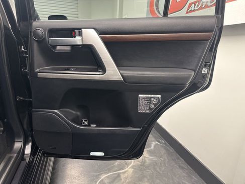Used 2016 Toyota Land Cruiser image 13
