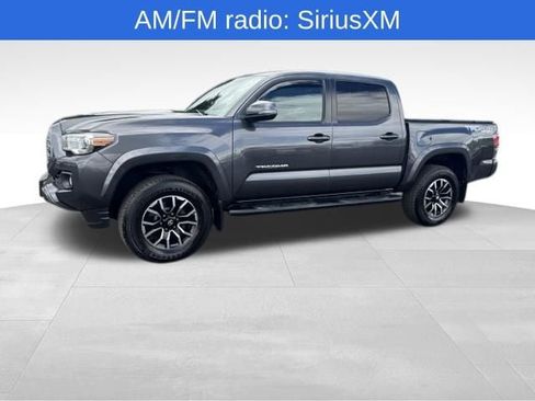 Used 2020 Toyota Tacoma TRD Sport w/ TRD Premium Sport Package AWD/4WD image 9