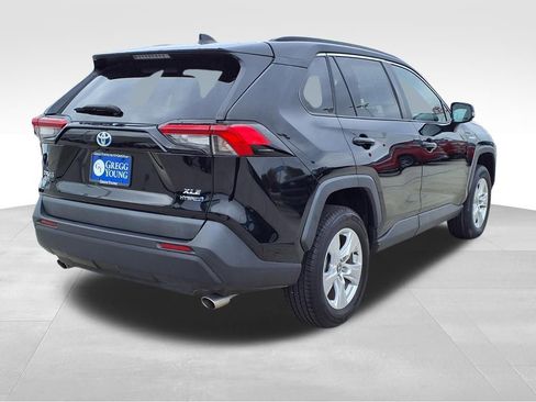 Used 2021 Toyota RAV4 XLE w/ Convenience Package image 6