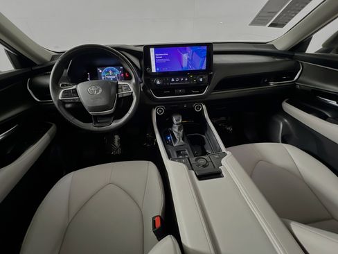 Used 2024 Toyota Grand Highlander FWD image 27