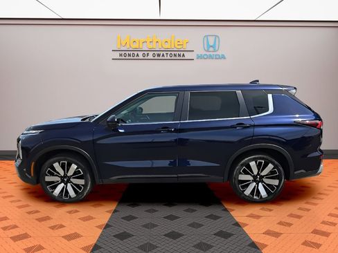 Used 2025 Mitsubishi Outlander SE AWD/4WD image 2