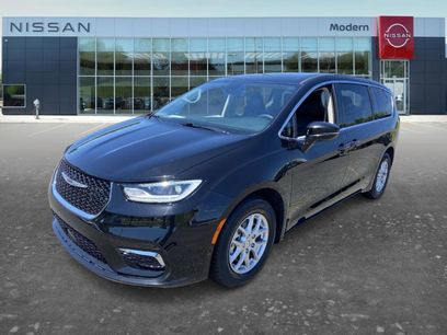 Used 2024 Chrysler Pacifica Touring-L