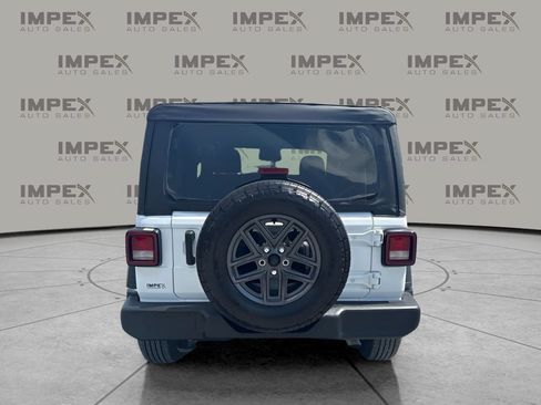Used 2025 Jeep Wrangler Sport AWD/4WD image 4