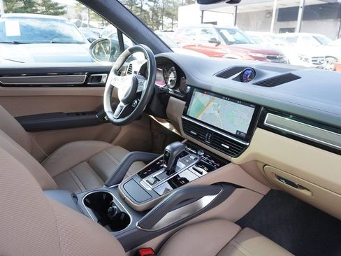 Used 2020 Porsche Cayenne Turbo AWD/4WD image 34