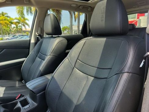 Used 2018 Nissan Rogue SL w/ Premium Package FWD image 18