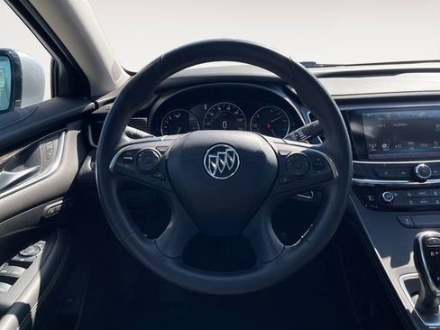 Used 2017 Buick LaCrosse Essence FWD image 12
