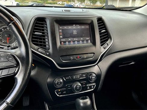 Used 2021 Jeep Cherokee Latitude Plus image 9