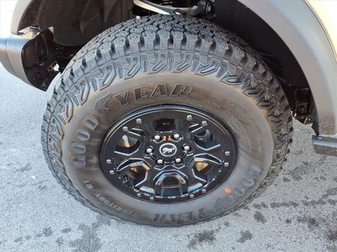 New 2025 Ford Bronco Badlands image 9