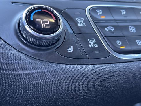 Used 2022 Chevrolet Malibu LT image 28