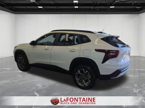 Used 2025 Chevrolet Trax LT FWD image 3
