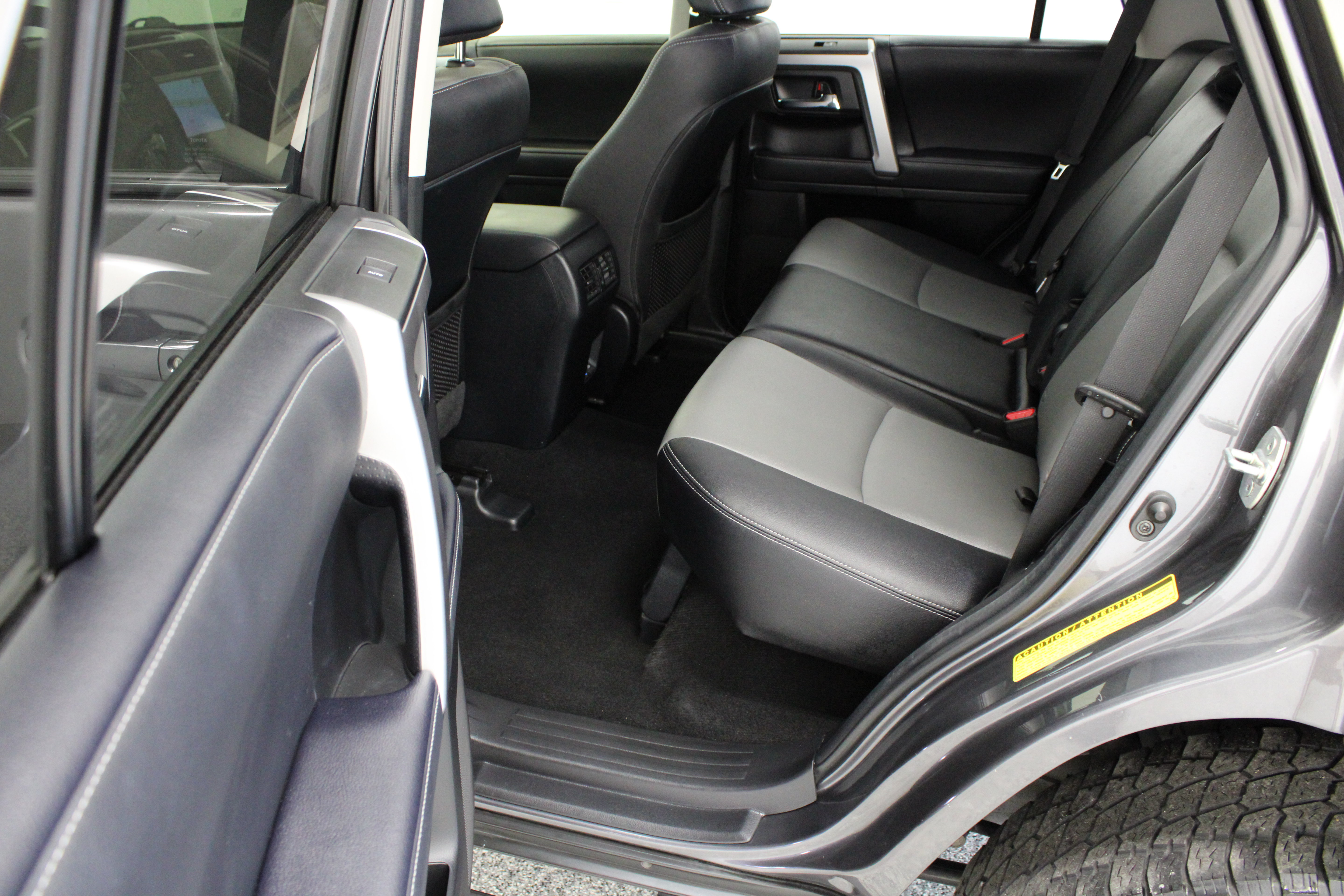 Used 2023 Toyota 4Runner SR5 Premium w/ Moonroof Package RWD image 30