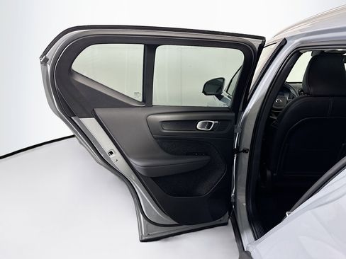 Used 2025 Volvo XC40 B5 Core image 28