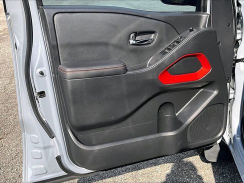 Used 2024 Nissan Frontier Pro-X image 22