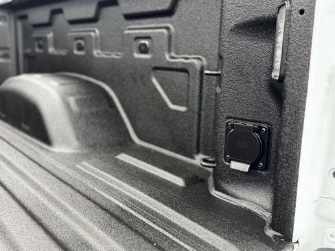 Used 2025 GMC Sierra 2500 AT4 image 43