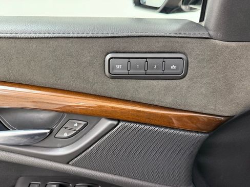 Used 2019 Cadillac Escalade ESV Luxury AWD/4WD image 10