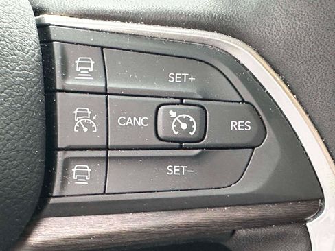 Used 2024 Jeep Grand Cherokee Limited AWD/4WD image 21