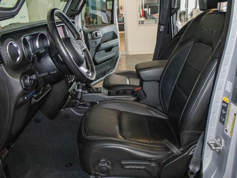 Used 2022 Jeep Wrangler Unlimited Sahara w/ Cold Weather Group AWD/4WD image 8
