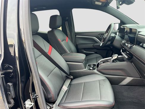 Used 2024 Chevrolet Colorado Z71 w/ Z71 Convenience Package 2 image 27