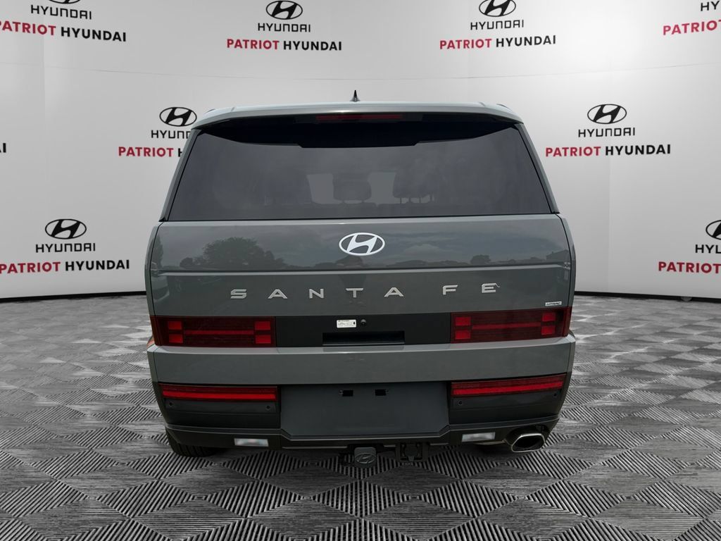 Used 2025 Hyundai Santa Fe SE AWD/4WD image 4