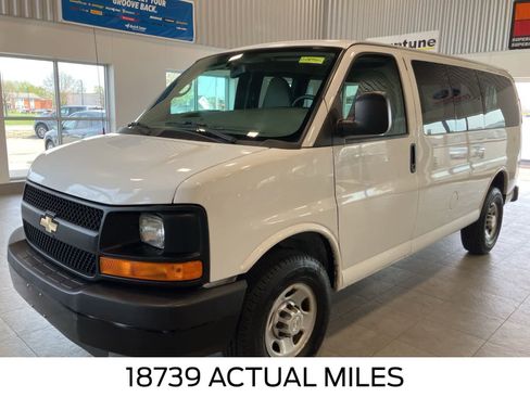 Used 2015 Chevrolet Express 3500 RWD image 1