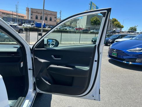 Used 2024 Hyundai Kona Limited FWD image 40