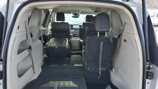 Used 2024 Chrysler Pacifica Touring-L FWD image 27