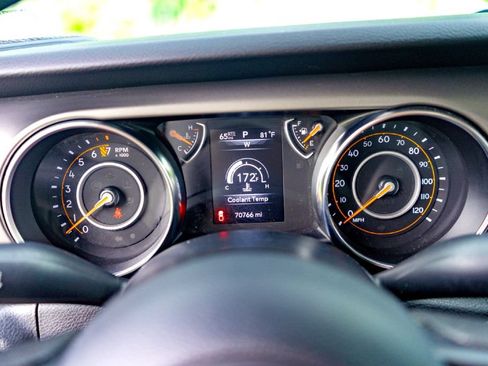 Used 2022 Jeep Gladiator Sport AWD/4WD image 16