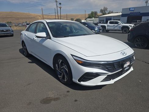 Used 2025 Hyundai Elantra SEL FWD image 1