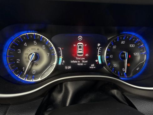 Used 2022 Chrysler Pacifica Touring-L image 31