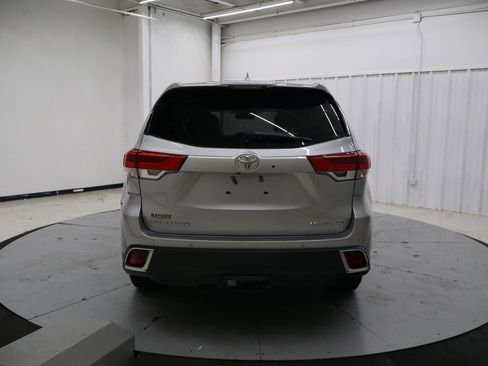 Used 2019 Toyota Highlander Limited Platinum AWD/4WD image 4