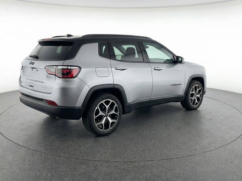 Used 2025 Jeep Compass Limited image 9