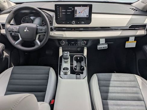 New 2026 Mitsubishi Outlander SE image 16