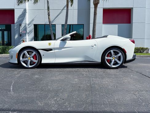 Used 2020 Ferrari Portofino image 11