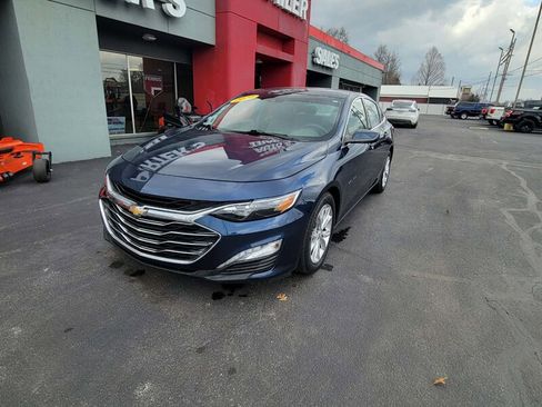 Used 2021 Chevrolet Malibu LT image 2