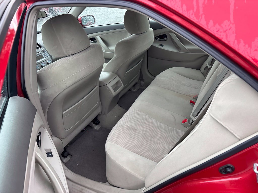Used 2011 Toyota Camry LE FWD image 5