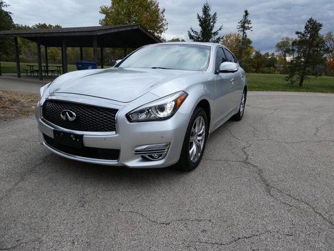 Used 2019 INFINITI Q70 Luxe w/ Proactive Package image 1
