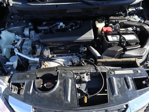 Used 2017 Nissan Rogue SV image 38