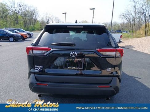 Used 2022 Toyota RAV4 LE image 5