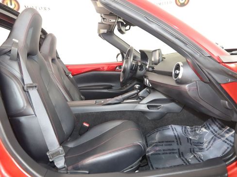 Used 2019 MAZDA MX-5 Miata RF Grand Touring RWD image 12