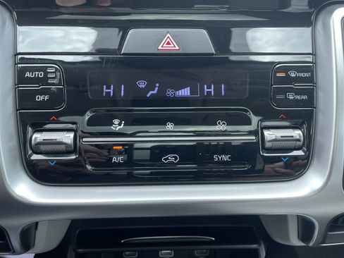 Certified 2022 Kia Sorento S w/ Panoramic Sunroof Package AWD/4WD image 17