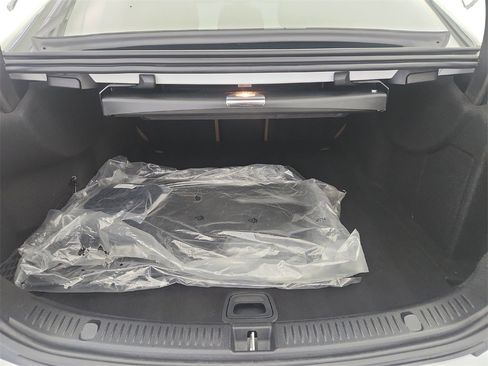 Used 2018 Mercedes-Benz E 300 4MATIC image 32