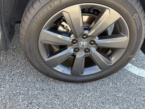 Used 2025 Honda Pilot Sport image 9