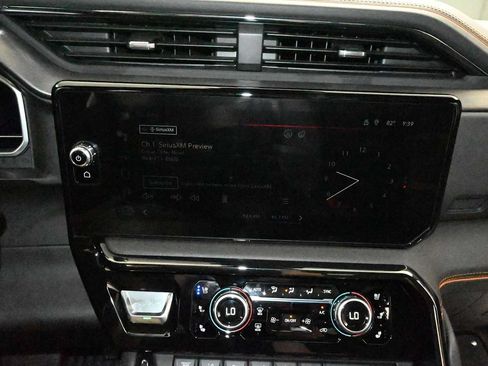 Used 2024 GMC Sierra 2500 AT4 w/ AT4 Premium Plus Package AWD/4WD image 19