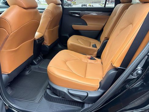 New 2026 Toyota Highlander Platinum AWD/4WD image 6