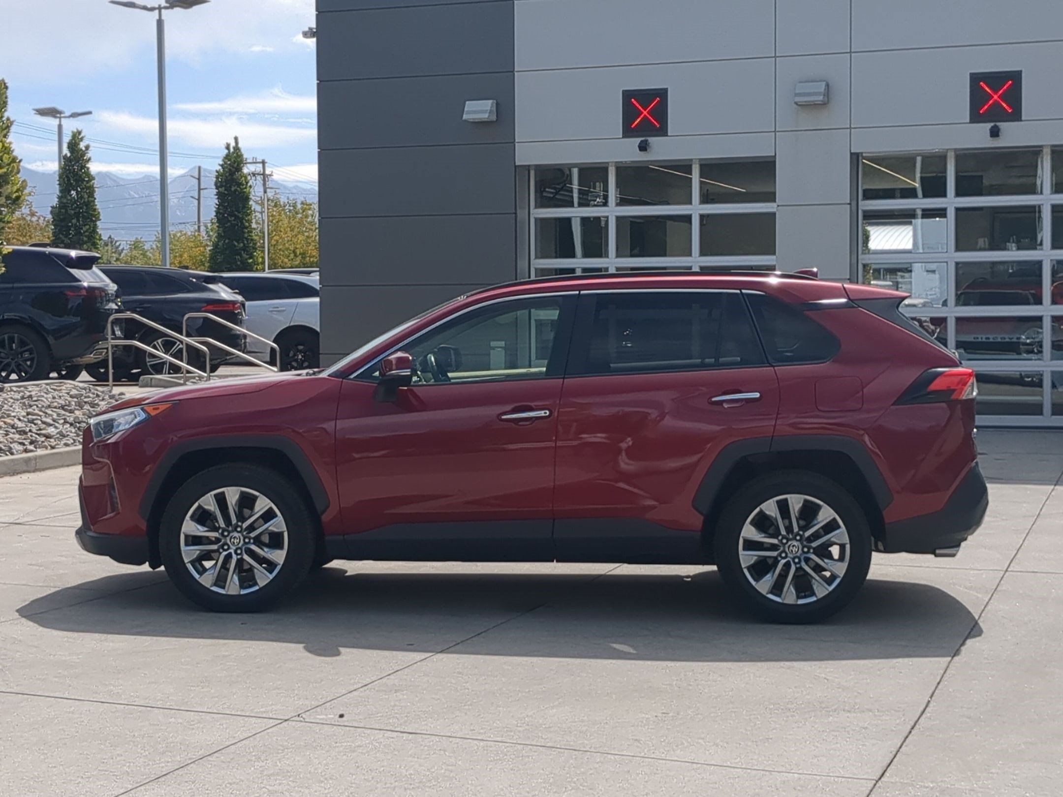 Used 2021 Toyota RAV4 Limited AWD/4WD image 8