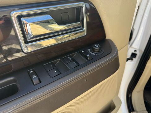 Used 2016 Lincoln Navigator L Reserve image 18