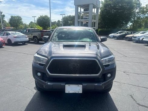 Used 2017 Toyota Tacoma SR AWD/4WD image 2