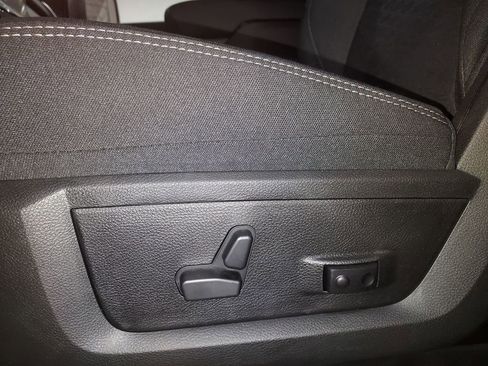 New 2026 RAM 2500 Big Horn AWD/4WD image 18