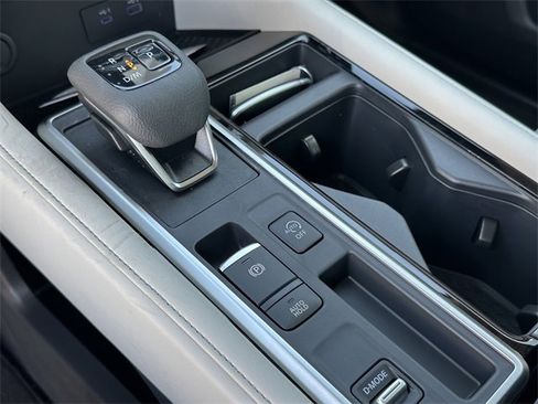 New 2025 Nissan Pathfinder SV image 25