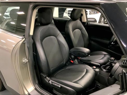 Used 2017 MINI Cooper 2-Door Hardtop image 8